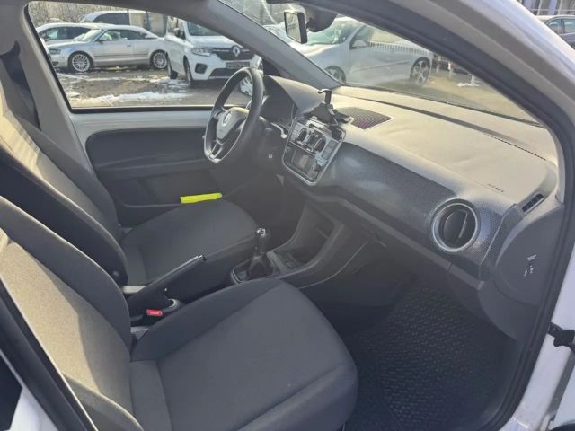 Volkswagen up! Active