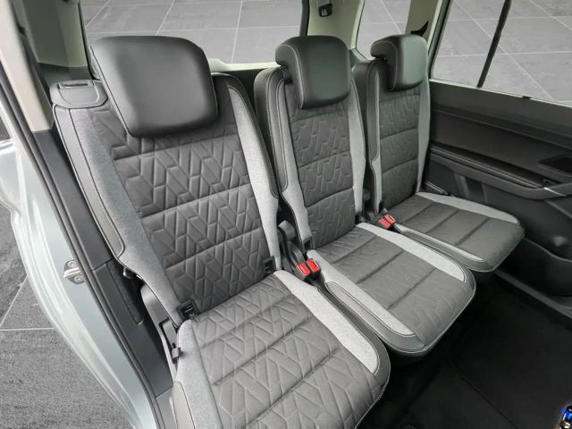 Volkswagen Touran 1.5 TSI R-Line