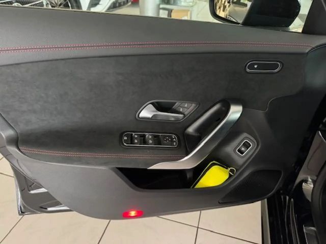 Mercedes-Benz CLA 200 AMG Line Premium
