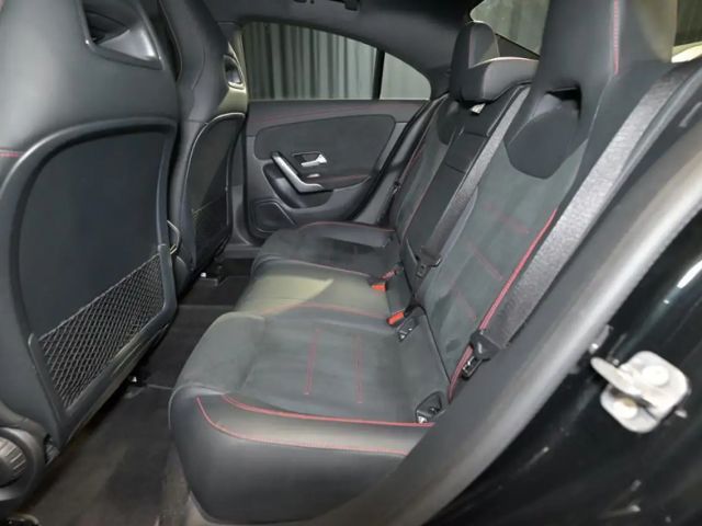 Mercedes-Benz CLA 200 AMG Line Coupé
