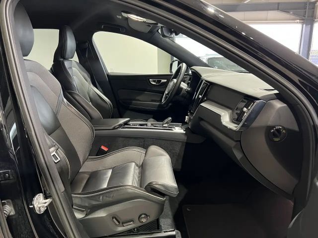 Volvo XC60 AWD Dark Plus