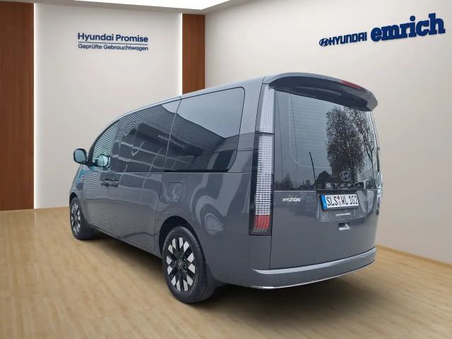 Hyundai Staria Signature