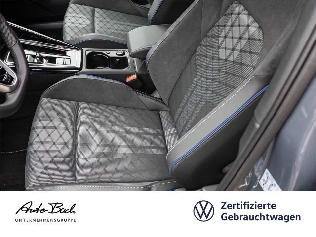 Volkswagen Golf 1.5 eTSI DSG Golf VIII R-Line