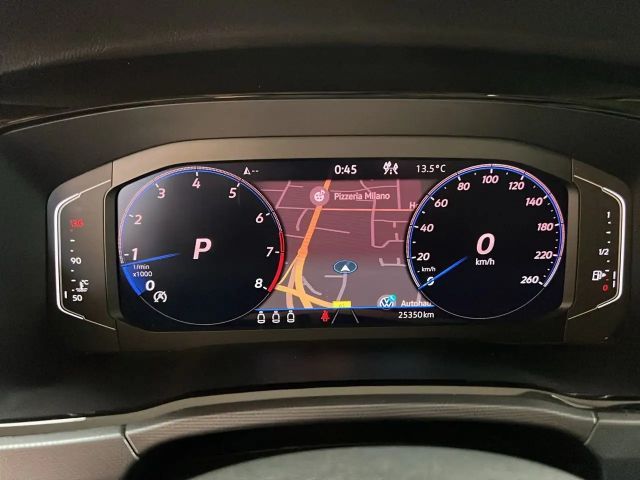 Volkswagen Touran 1.5 TSI R-Line