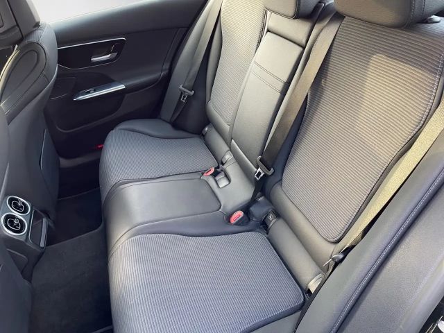 Mercedes-Benz C 200 AVANTGARDE Sedan