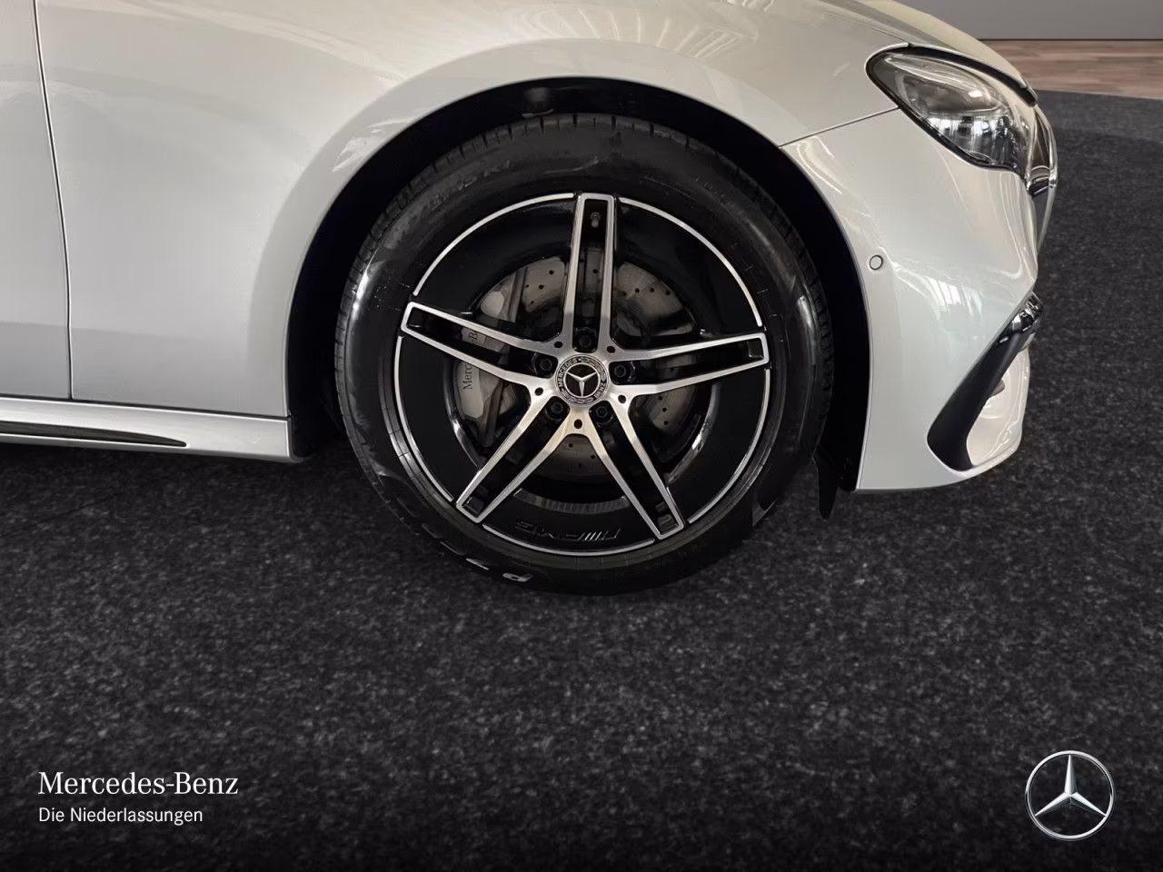 Mercedes-Benz E 200 AMG Line Sedan