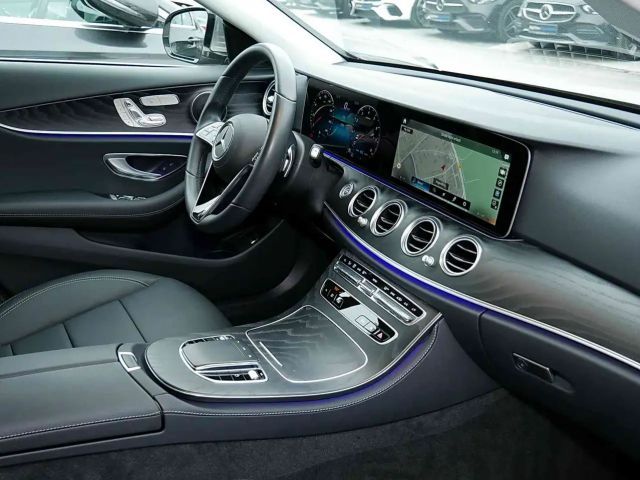 Mercedes-Benz E 200 EXCLUSIVE Sedan