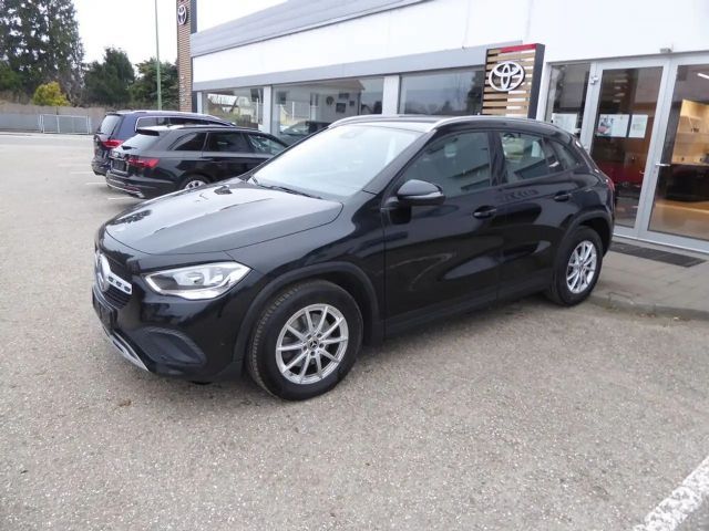Mercedes-Benz GLA 180 GLA 180 d