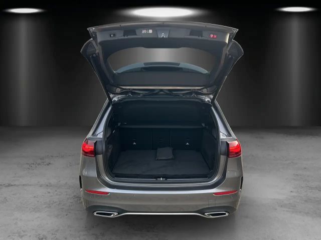 Mercedes-Benz B 220 4MATIC AMG Line Sedan