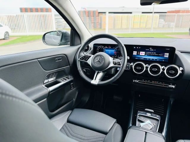 Mercedes-Benz GLA 220 4MATIC GLA 220 d