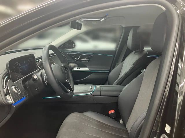 Mercedes-Benz E 200 AVANTGARDE Sedan