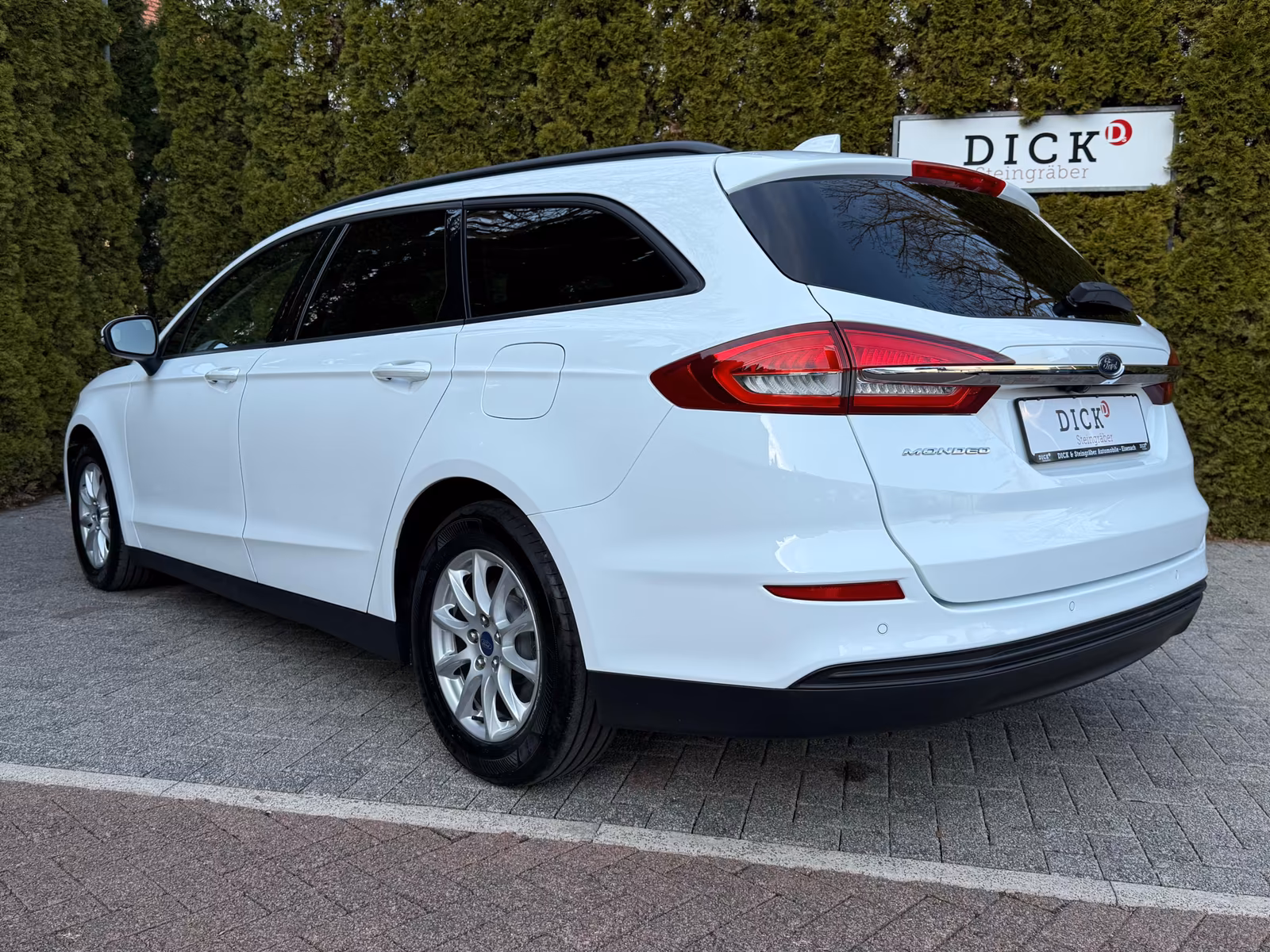 Ford Mondeo 2.0 Aut. LED+PANO+KAMERA+SHZ+NAVI+CARPLAY