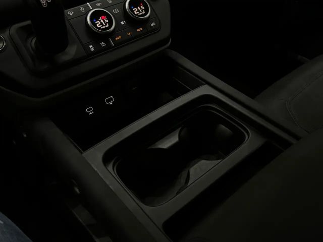 Land Rover Defender AWD D250 SE