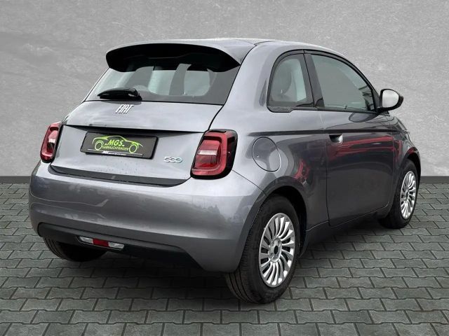 Fiat 500e Action
