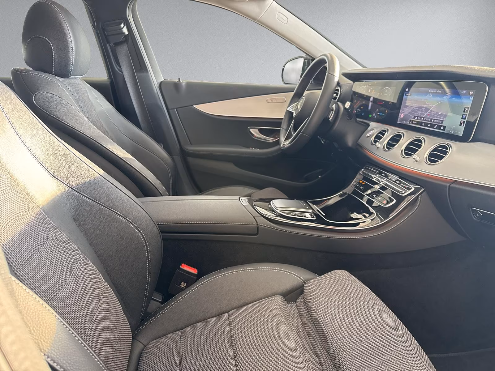 Mercedes-Benz E 220 AVANTGARDE E 220 d Estate