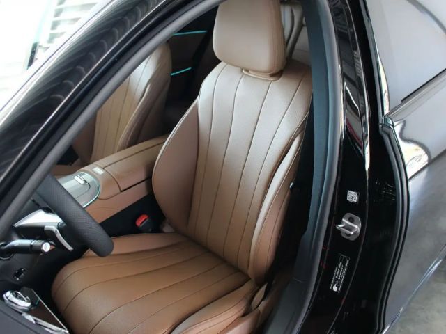 Mercedes-Benz E 200 AMG Line Sedan