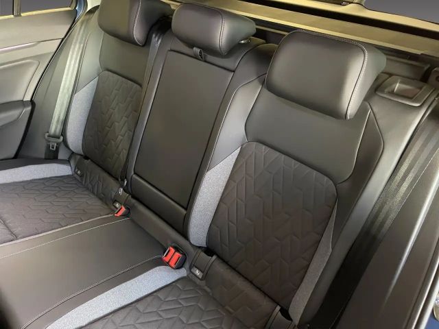 Volkswagen Golf 1.5 eTSI DSG Variant