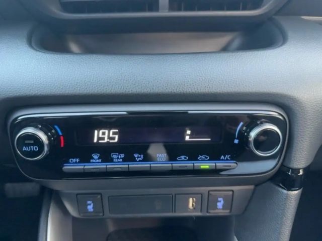 Toyota Yaris Hatchback Style