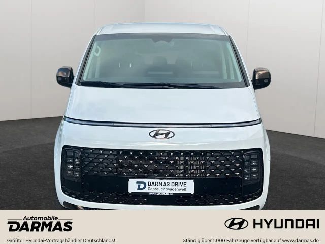 Hyundai Staria Signature