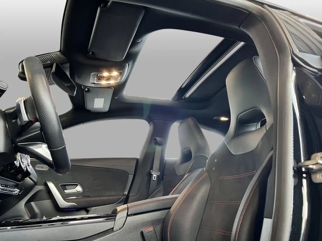 Mercedes-Benz CLA 200 AMG Line Coupé Premium