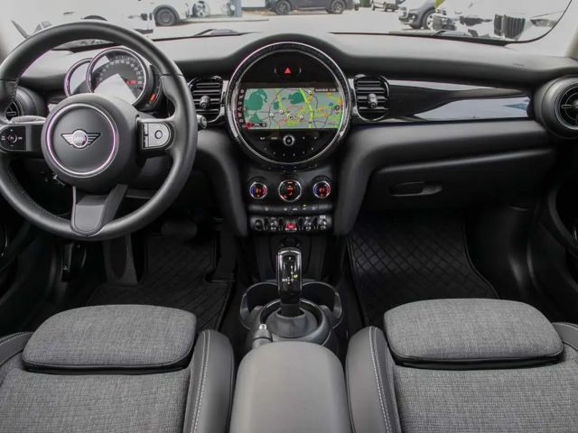 MINI Cooper Classic Trim Autom. Navi LED PDC Tempomat