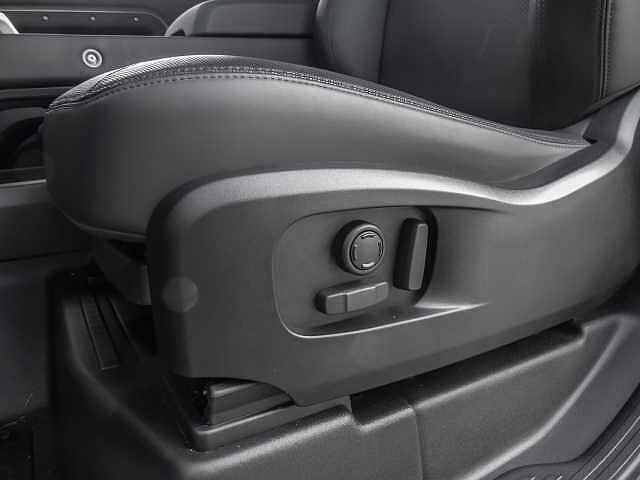 Land Rover Defender 90 Dynamic SE