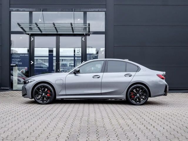 BMW 330 330e M-Sport Sedan xDrive