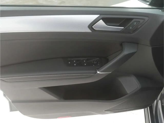 Volkswagen Touran 1.5 TSI DSG R-Line