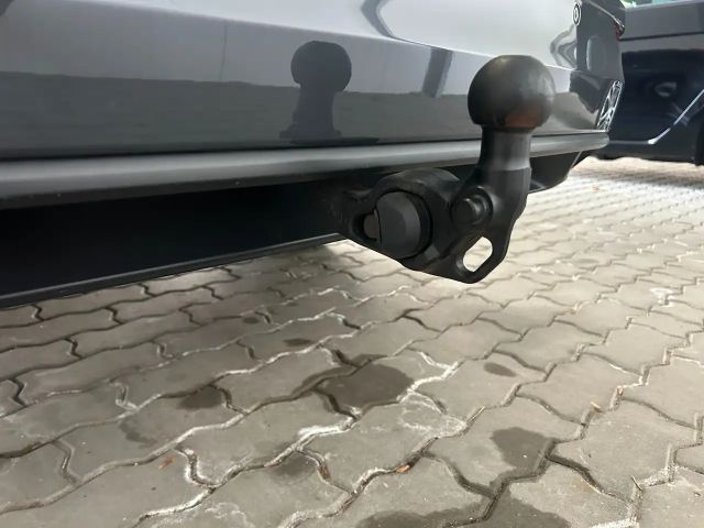 Volkswagen Golf Life Variant