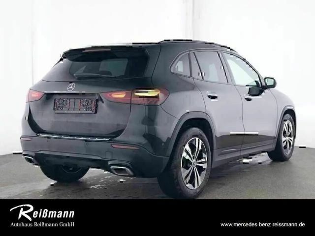 Mercedes-Benz GLA 180 Night, LED , Hands free, Panorama, AHK