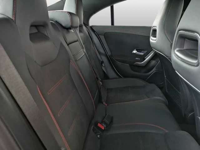 Mercedes-Benz CLA 180 AMG Line Coupé