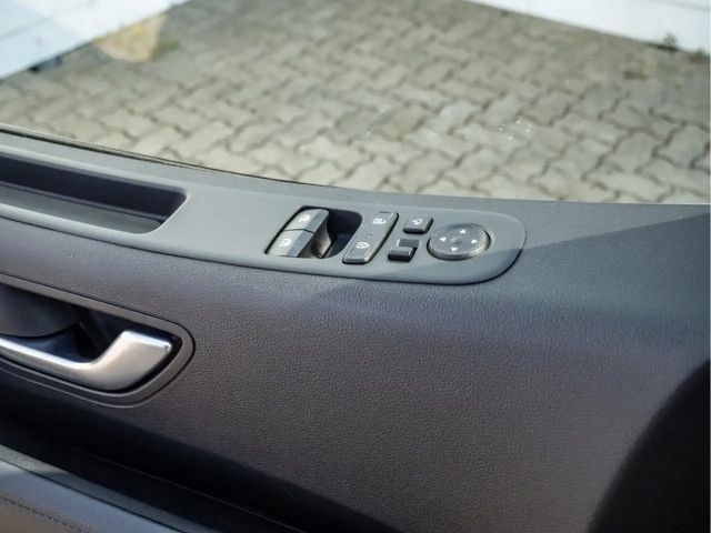 Hyundai Staria Signature