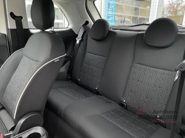 Fiat 500e Digitales Cockpit Apple CarPlay Android Auto Klima