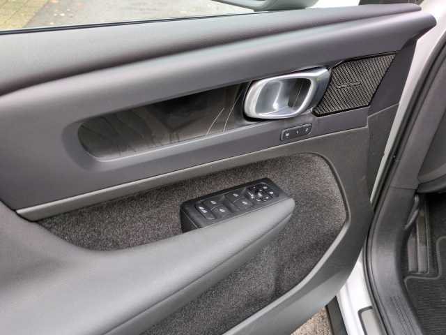 Volvo XC40 Bluetooth Navi LED Klima Einparkhilfe el. Fenster