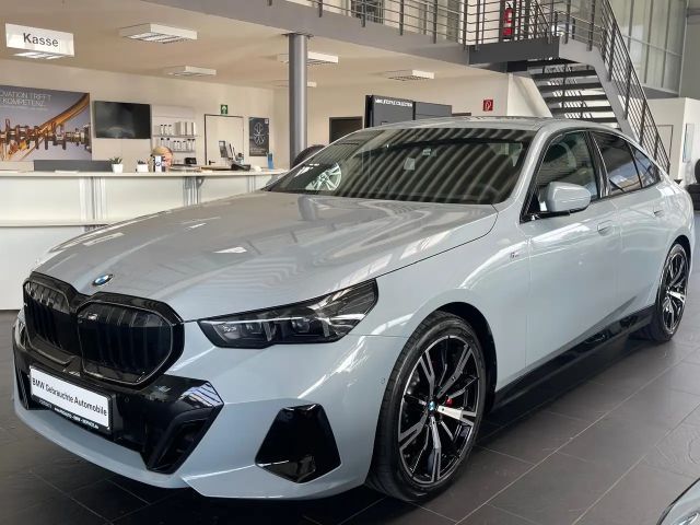 BMW 520 520i M-Sport Sedan