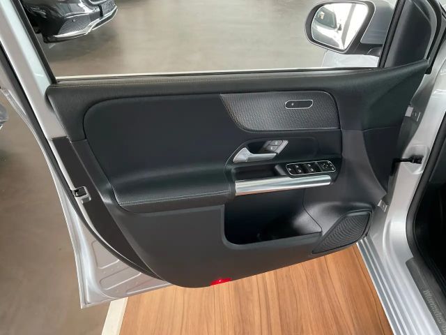 Mercedes-Benz B 180 B 180 KAMERA/SPUR/NAVI/GRA/PARKTRONIC