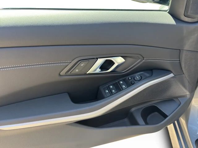 BMW 320 320i Sedan xDrive