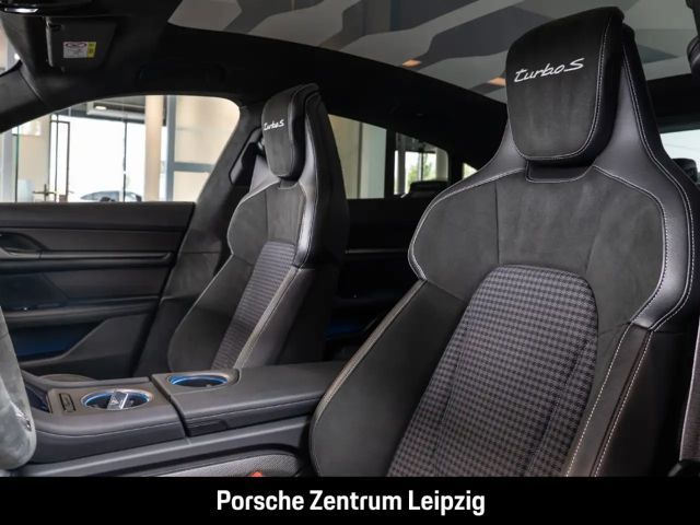 Porsche Taycan S Turbo
