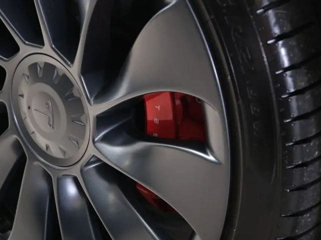 Tesla Model Y AWD Performance