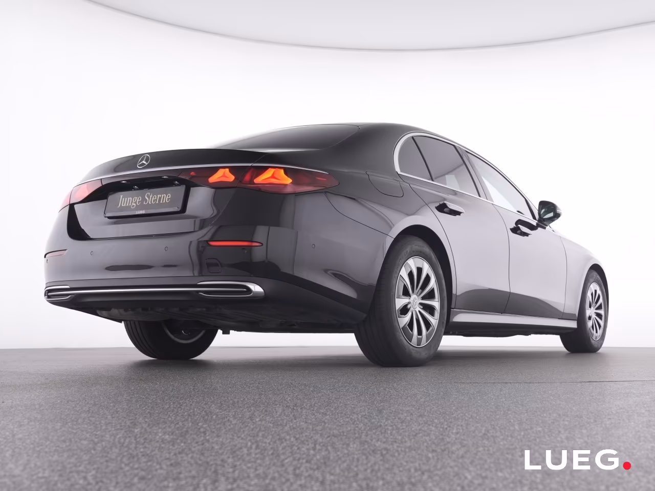 Mercedes-Benz E 220 AVANTGARDE E 220 d Sedan