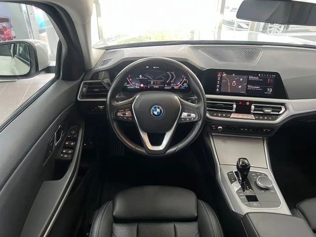 BMW 330 330e Advantage pakket Touring