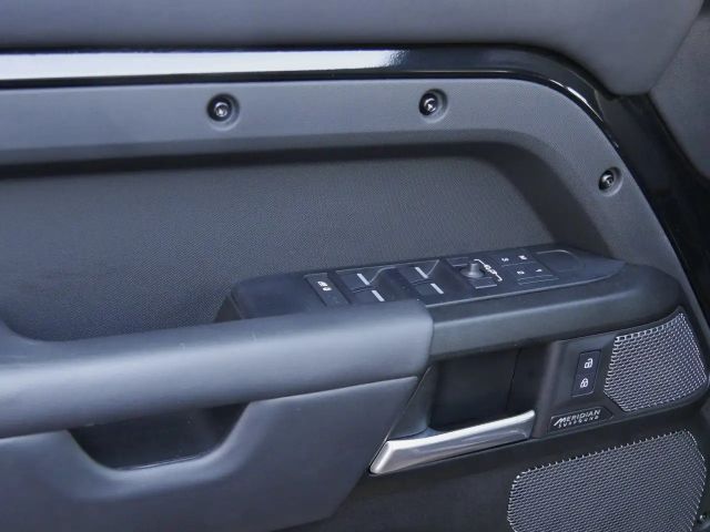 Land Rover Defender 110