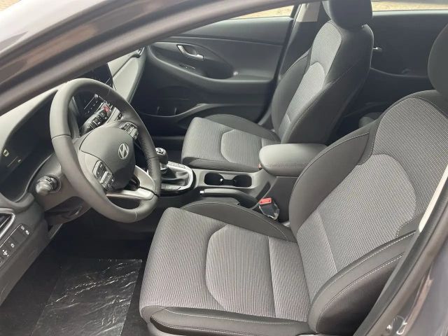 Hyundai i30 FAMILY *NAVI*KAMERA*CARPLAY*