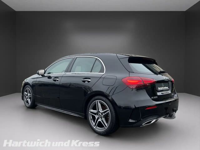 Mercedes-Benz A 220 4MATIC AMG Line