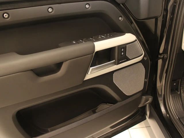 Land Rover Defender D300 SE