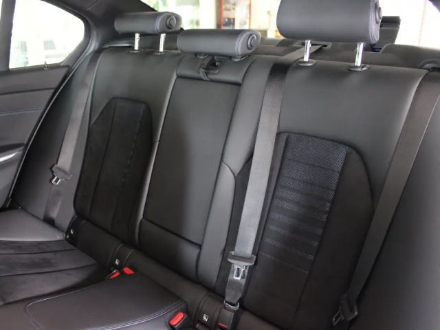 BMW 320 320d M-Sport Sedan xDrive