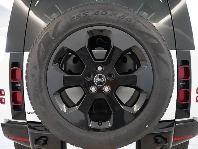 Land Rover Defender 110 D250 Dynamic SE