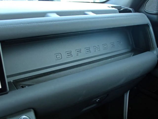 Land Rover Defender 110 Dynamic SE