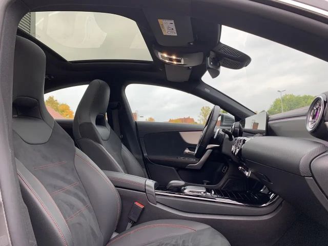 Mercedes-Benz CLA 200 AMG Line Sedan