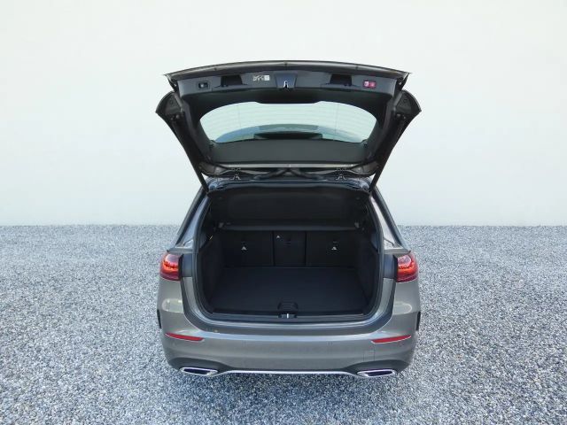 Mercedes-Benz B 180 AMG Line Sedan